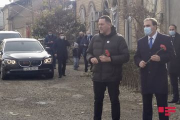 Maksim Şevçenko Gəncədə Ermənistanın raket atdığı əraziyə baş çəkib  - FOTOSESSİYA