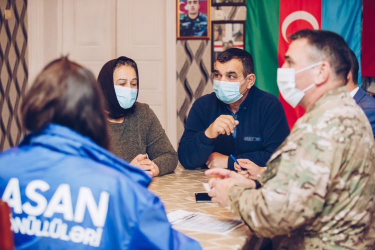 Сотрудники «YAŞAT» встречаются с ранеными военнослужащими и семьями шехидов