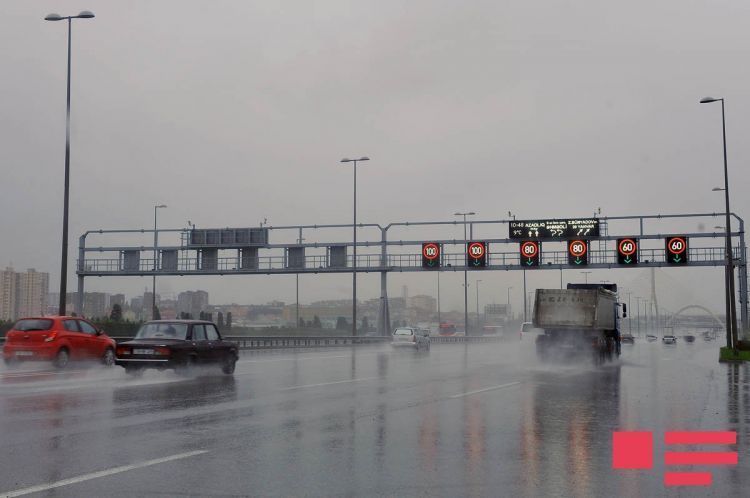 На двух магистралях Баку ограничена скорость