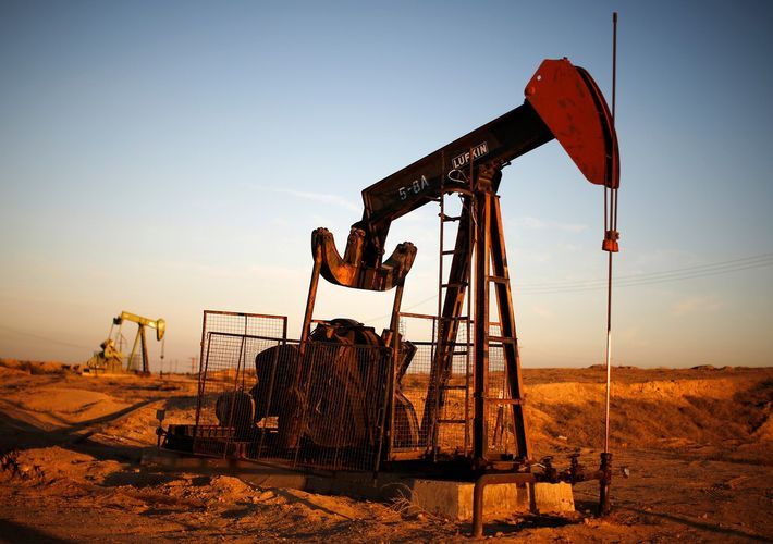 Цена азербайджанской нефти составила почти $52