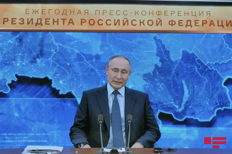 Putin hələlik koronavirusa qarşı peyvənd olunmadığını açıqlayıb