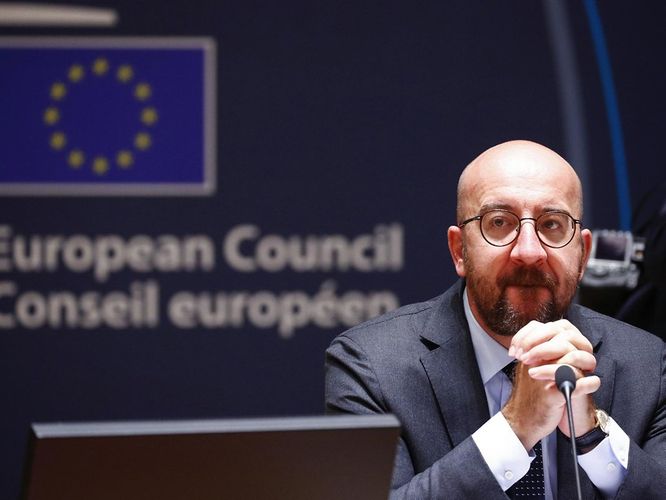 Makronla görüşən Aİ Şurasının prezidenti özünü təcrid edəcək