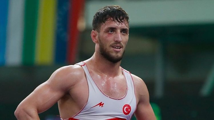 Turkish wrestler Yavuz wins silver medal in World Cup