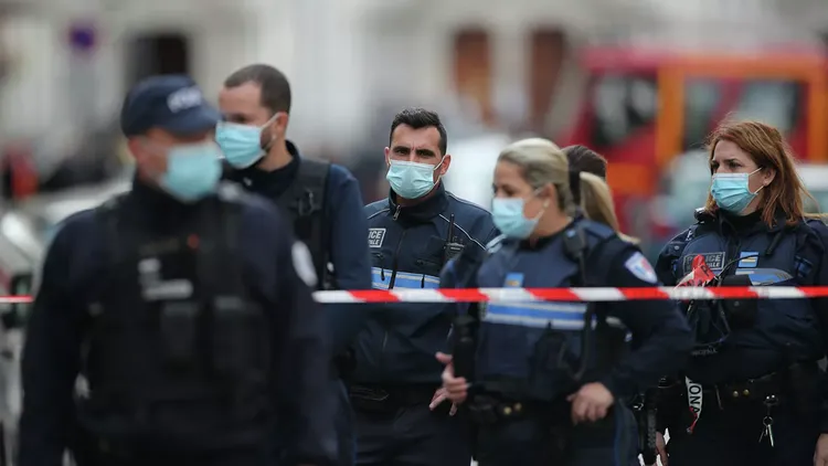 Fransada 3 nəfəri yaralayıb, həyat yoldaşını girov götürən şəxsin meyiti tapılıb