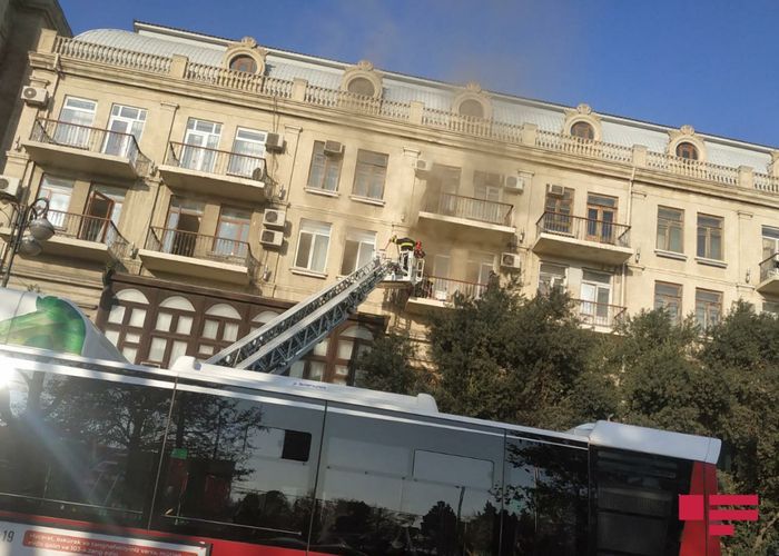 Пожар в жилом здании в центре Баку потушен - ОБНОВЛЕНО