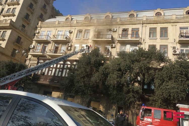 Пожар в жилом здании в центре Баку потушен - ОБНОВЛЕНО