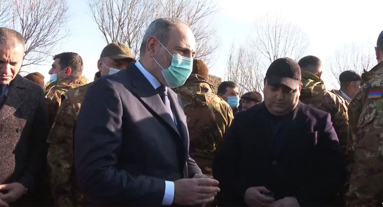 Пашинян прервал поездку в Сюникскую область из-за протестов