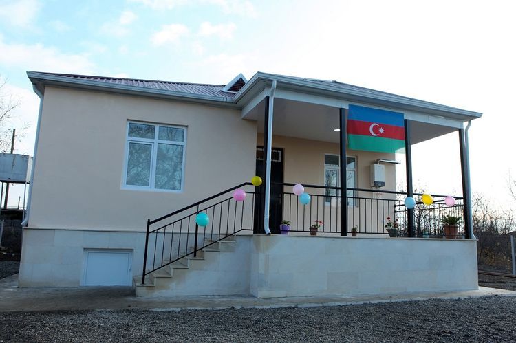 Еще 64 семьи шехидов и инвалиды Карабахской войны обеспечены жильем