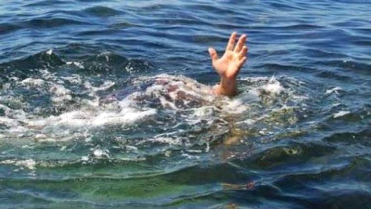 В Баку спасли тонувшего в море человека