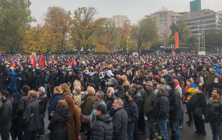 Армянская оппозиция начала в Ереване шествие с требованием отставки Пашиняна