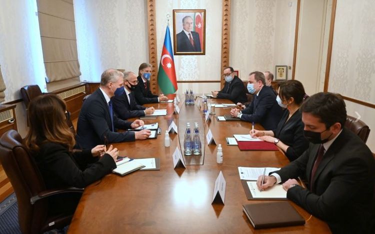 Ceyhun Bayramov BMT, Aİ və Dünya Bankının rəsmiləri ilə görüşüb