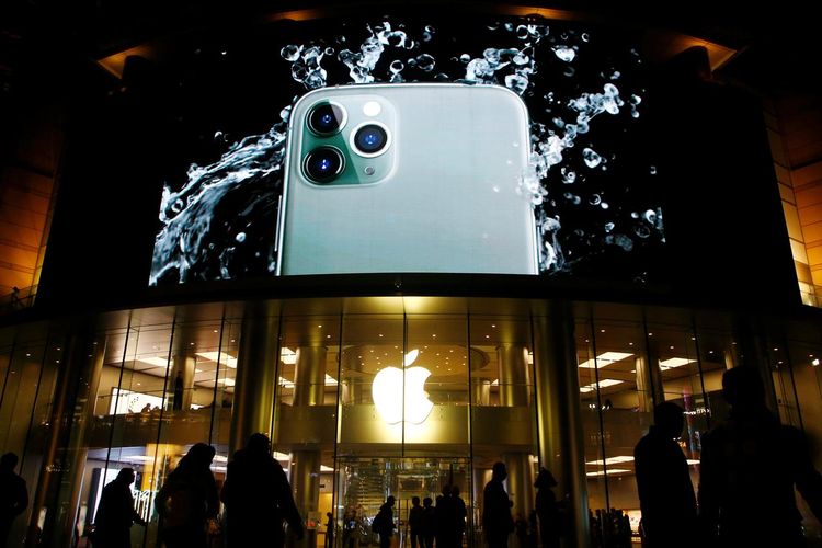 Apple to shut down all official stores in Chinese mainland due to virus outbreak
