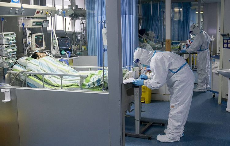 В Китае число умерших от коронавируса увеличилось до 304