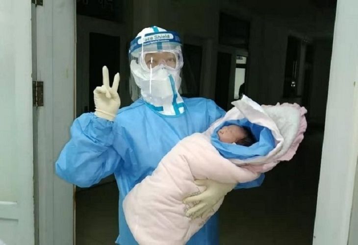 Çində koronavirusa yoluxmuş qadın sağlam uşaq dünyaya gətirib