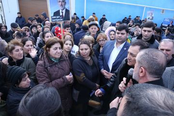 ® Rauf Arifoğlunun Naximov küçəsində seçicilərlə möhtəşəm görüşü - FOTOSESSİYA