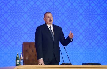 Prezident İlham Əliyev regionların 2019-2023-cü illərdə sosial-iqtisadi inkişafı Dövlət Proqramının icrasının I ilinin yekunlarına həsr olunan konfransda iştirak edib - YENİLƏNİB-1