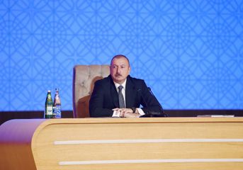 Prezident İlham Əliyev regionların 2019-2023-cü illərdə sosial-iqtisadi inkişafı Dövlət Proqramının icrasının I ilinin yekunlarına həsr olunan konfransda iştirak edib - YENİLƏNİB-1