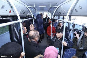 ® Rauf Arifoğludan kreativ addım: Seçicilərin problemlərini ictimai nəqliyyatda dinlədi