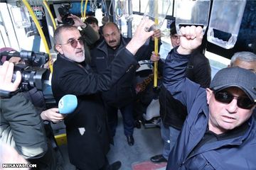 ® Rauf Arifoğludan kreativ addım: Seçicilərin problemlərini ictimai nəqliyyatda dinlədi