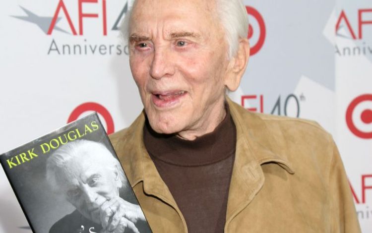 Звезда Голливуда Кирк Дуглас умер в возрасте 103 лет