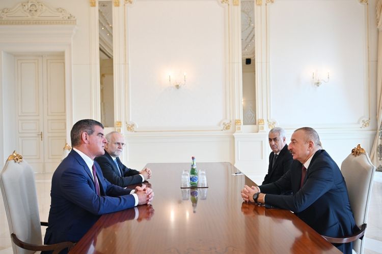 Президент Ильхам Алиев принял председателя Совета директоров компании «Stadler Rail AG» - ОБНОВЛЕНО