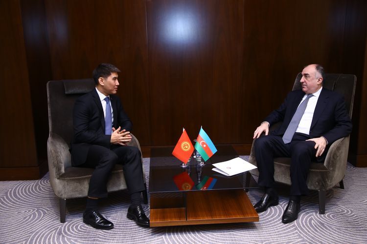 Azerbaijani FM meets with Kyrgyz counterpart