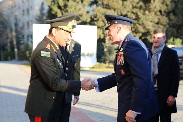 Начальник Генштаба ВС Азербайджана встретился с Верховным главнокомандующим НАТО в Европе