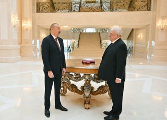 Prezident İlham Əliyev Mixail Qusmana “Şərəf” ordenini təqdim edib - YENİLƏNİB
