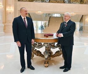 Prezident İlham Əliyev Mixail Qusmana “Şərəf” ordenini təqdim edib - YENİLƏNİB