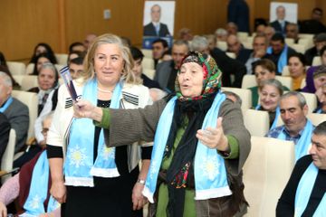 ® Binəqədi seçiciləri "Daha güclü Azərbaycan naminə" Kamaləddin Qafarova səs verəcəklər