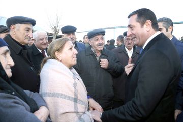 ® Hakim partiyanın Laçından olan namizədi fəal seçkiqabağı kampaniya ilə diqqət çəkdi