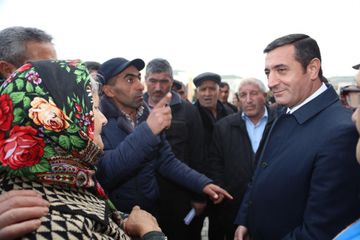 ® Hakim partiyanın Laçından olan namizədi fəal seçkiqabağı kampaniya ilə diqqət çəkdi