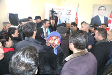 ® Hakim partiyanın Laçından olan namizədi fəal seçkiqabağı kampaniya ilə diqqət çəkdi