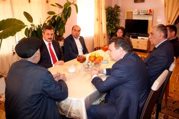 ® YAP-ın namizədi Malik Həsənov şəhid ailəsinin üzvləri ilə görüşüb
