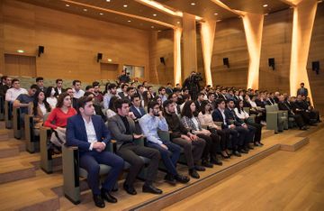 SOCAR-ın daxili təqaüdünü qazanmış tələbələrə plastik kartlar təqdim olunub - FOTO