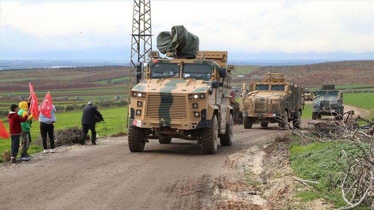 Турция направила к границе с Сирией колонну из 300 грузовиков и бронемашин