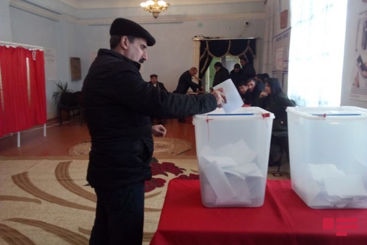 Международные наблюдатели следят за избирательным процессом в Мингячевире - ФОТО