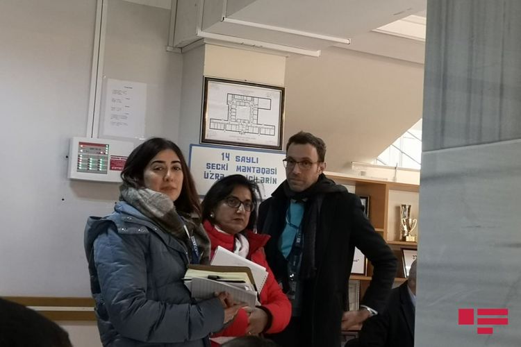 31 saylı Suraxanı II Seçki Dairəsinin üç məntəqəsində yerli və beynəlxalq müşahidəçilər səsvermə prosesini izləyir