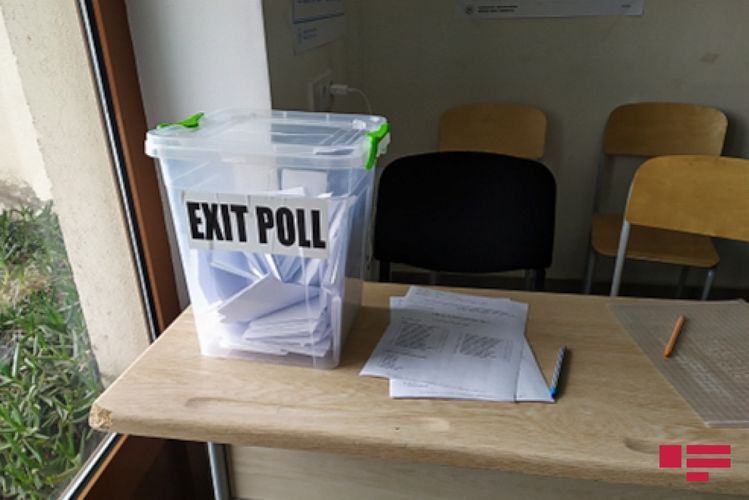 «AJF&Associates, İnc» проводит «exit-poll» на 2-м участке I Ясамальского ИО №15
