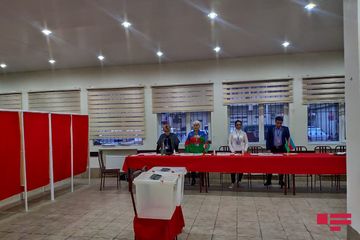 23 saylı Nəsimi-Səbail və 29 saylı Səbail Seçki Dairəsinin məntəqələrində beynəlxalq müşahidəçilər səsverməni izləyir