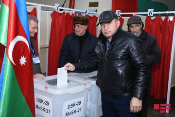 Azərbaycanda parlament seçkiləri keçirilir - FOTOSESSİYA