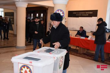 Azərbaycanda parlament seçkiləri keçirilir - FOTOSESSİYA