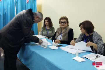 16 saylı Yasamal 2-ci Seçki Dairəsinin 12 saylı seçki məntəqəsində seçici fəallığı müşahidə olunur 