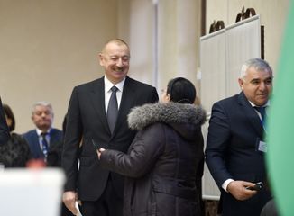 Azərbaycan Prezidenti İlham Əliyev 6 saylı seçki məntəqəsində səs verib
