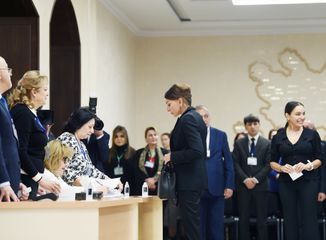 Azərbaycan Prezidenti İlham Əliyev 6 saylı seçki məntəqəsində səs verib