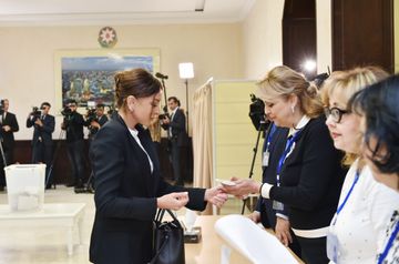 Azərbaycan Prezidenti İlham Əliyev 6 saylı seçki məntəqəsində səs verib