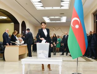 Azərbaycan Prezidenti İlham Əliyev 6 saylı seçki məntəqəsində səs verib