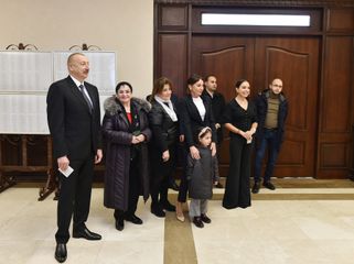 Azərbaycan Prezidenti İlham Əliyev 6 saylı seçki məntəqəsində səs verib