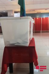 31 saylı Suraxanı II Seçki Dairəsinin üç məntəqəsində yerli və beynəlxalq müşahidəçilər səsvermə prosesini izləyir