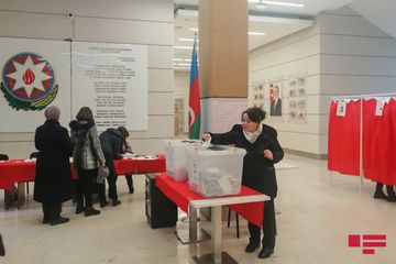 23 saylı Nəsimi-Səbail seçki dairəsinin 13 saylı seçki məntəqəsində prosesi 50-dən çox müşahidəçi izləyir